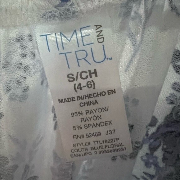 Off shoulder white and blue flutter sleeve floral top size small - Picture 6 of 6